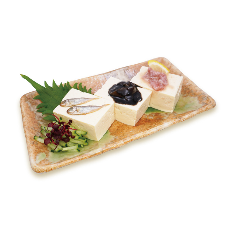 島豆腐と塩辛三種盛り（イカスミ・ワタガラス・スーク）